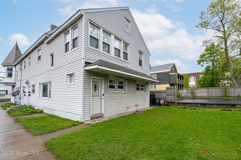 4th image of 26 Sacandaga Road