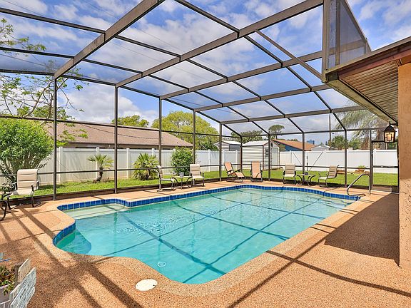 2nd image of 2504 Sabal Palm Dr