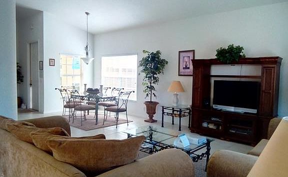 5th image of 829 Briarwood Blvd