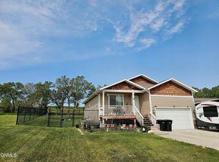 1413 W Pheasant Ridge Dr, Watford City, ND 58854