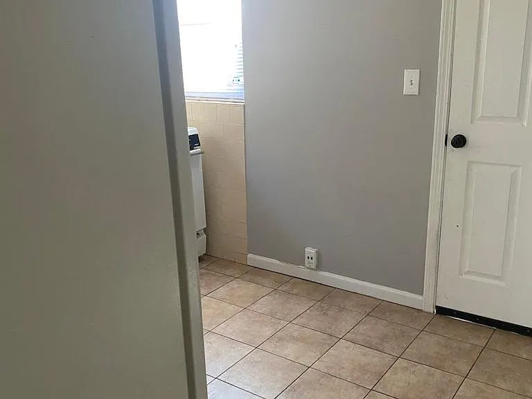1736 N Laramie Ave — Photo 22