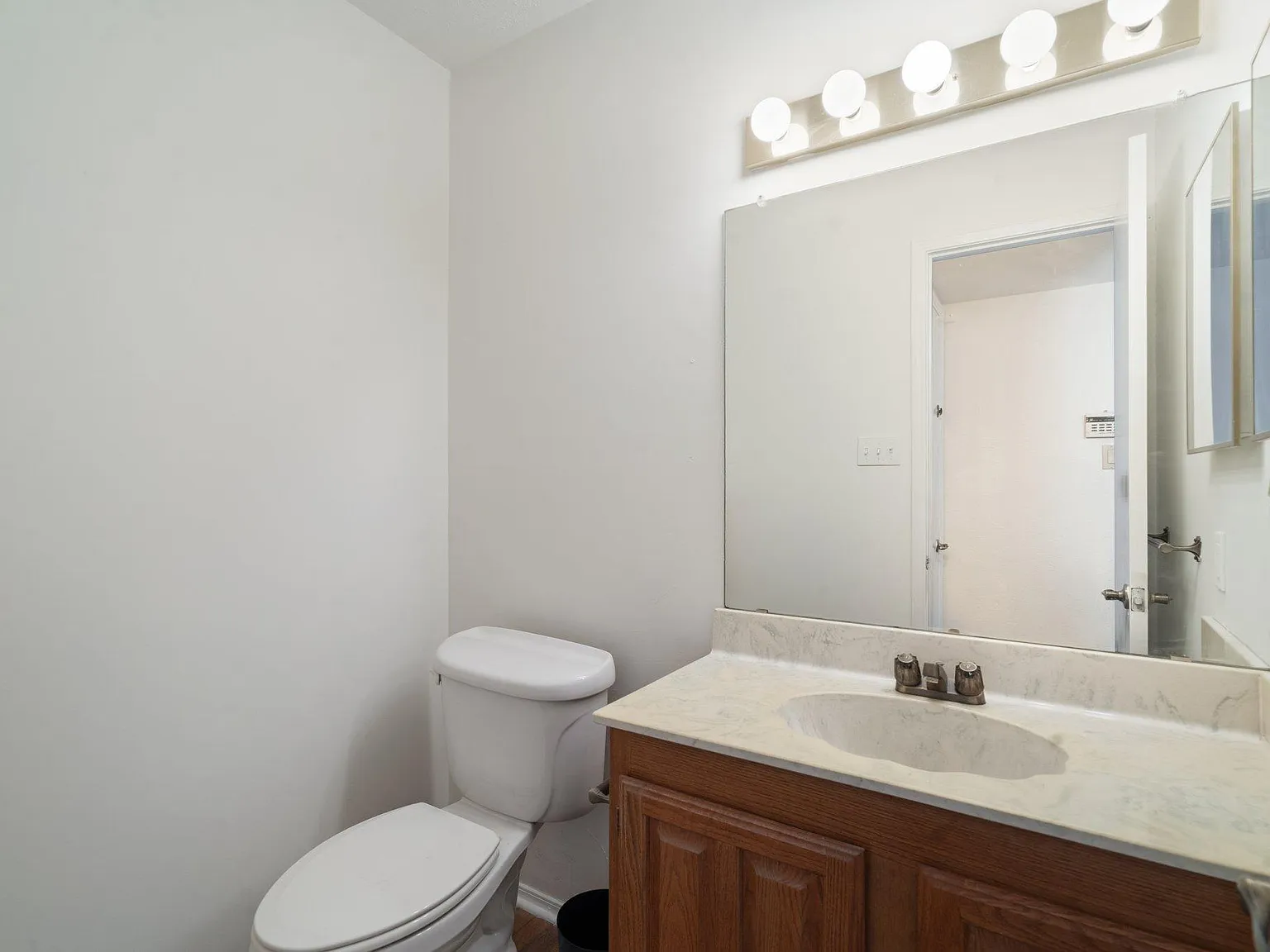 4 bed, 2.5 bath, 2000 sqft, $841 — Photo 3