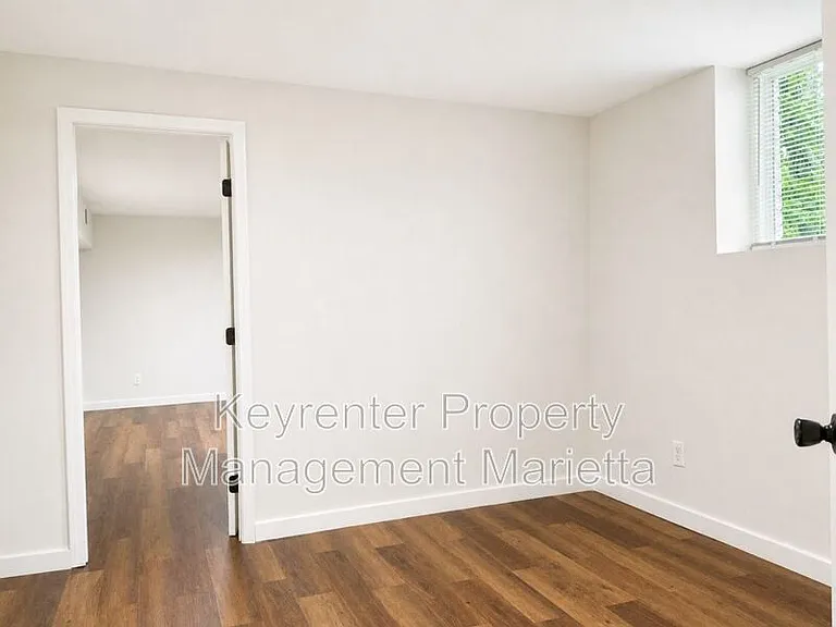 1138 Gerald Pl SW #B — Photo 17