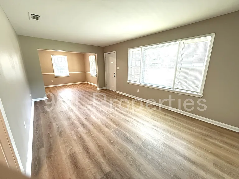 814 Colonial Rd — Photo 7