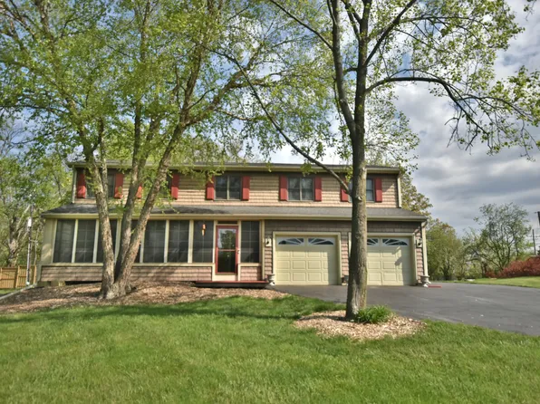 6N264 Weber Dr, St Charles, IL 60174