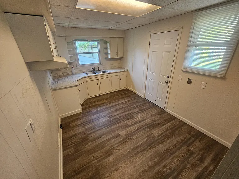 318 Harrison Ave — Photo 3