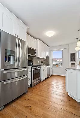 3rd image of 568 Grand St #J801j802