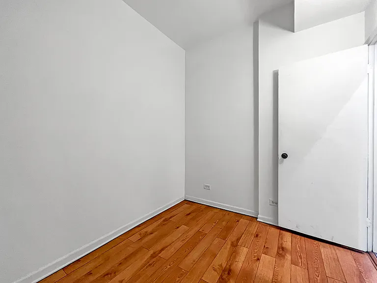 311 W Chicago Ave #2 — Photo 14