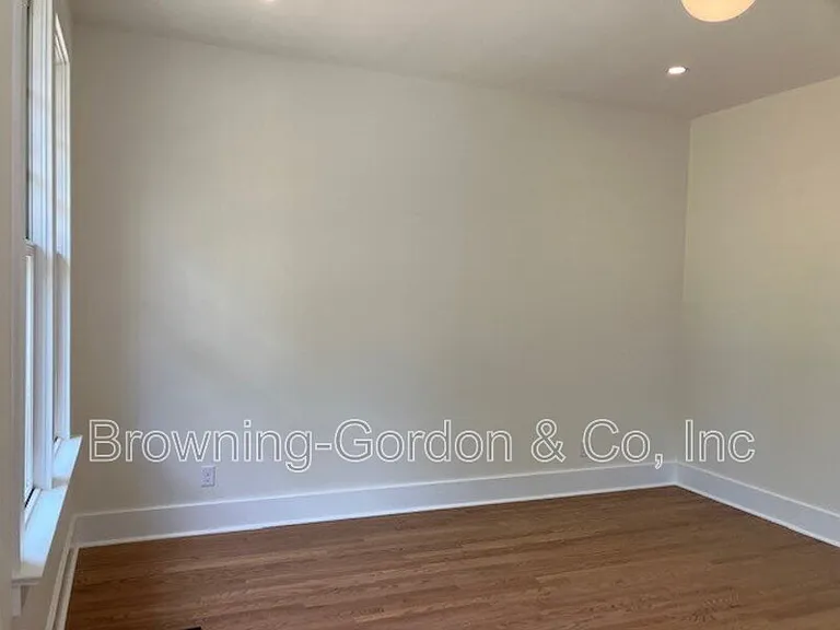 1005 W Eastland Ave — Photo 35