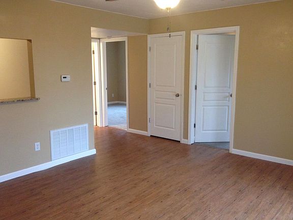 4th image of 801 Deerfield Rd APT 2