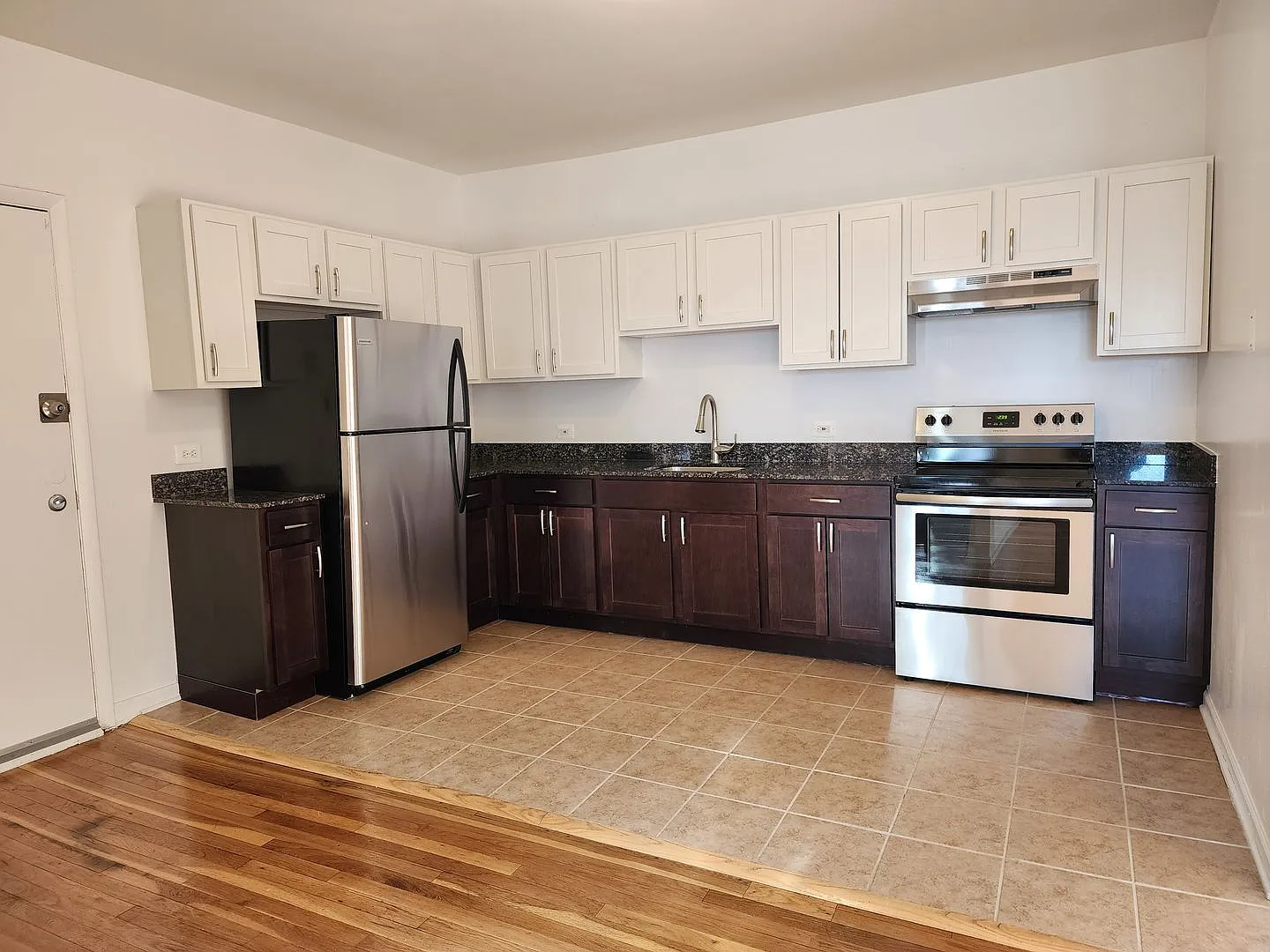 Rogers Park Three Bedroom/Two Bath New Renovation — Photo 3
