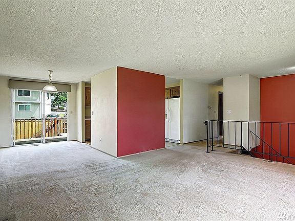 4th image of 10924 156th Ct NE