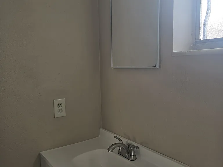 945 Shorecrest Ave — Photo 11