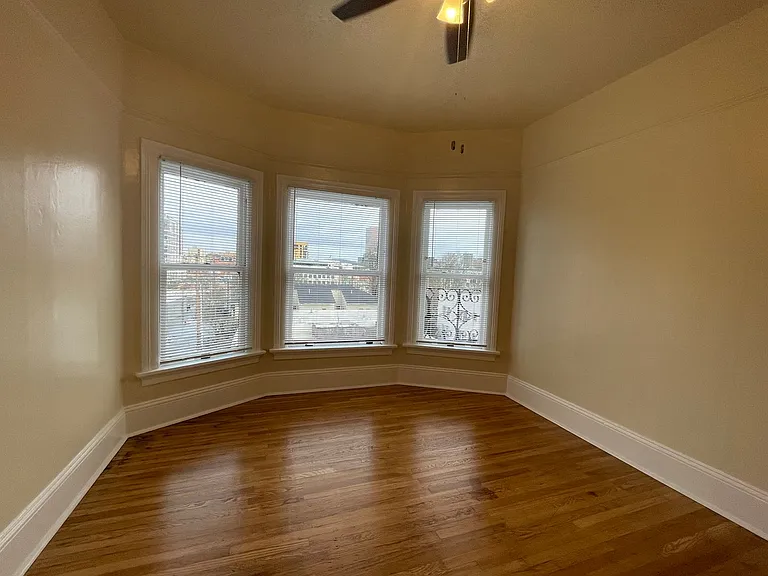 Chetopa Apartments — Photo 14