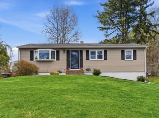 35 Apple Tree Lane, Wallingford, CT 06492