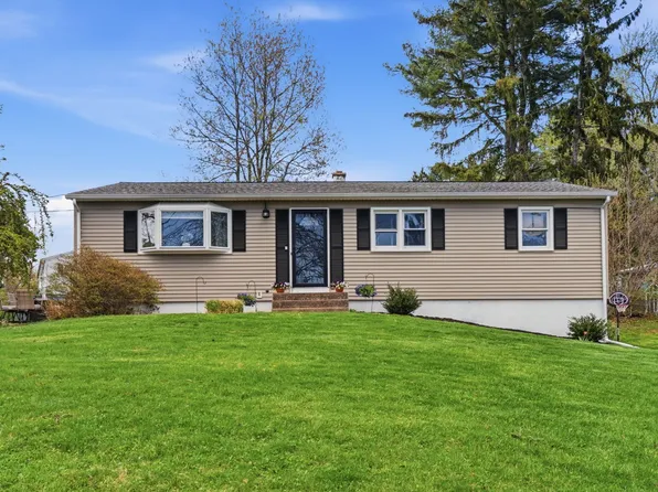 35 Apple Tree Lane, Wallingford, CT 06492