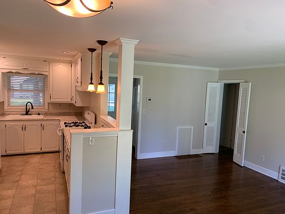 4th image of 4933 W 72nd St