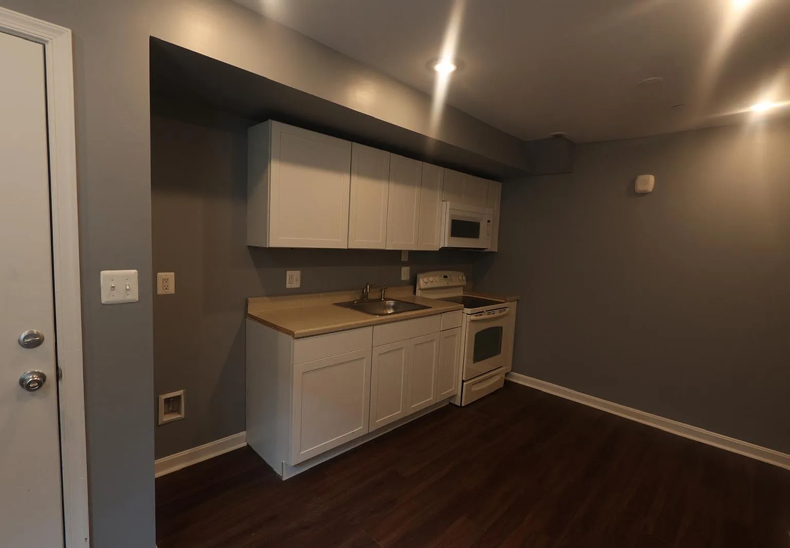 4645 Hillside Rd SE — Photo 2