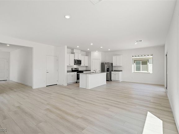 3rd image of 6737 Violet Cascade Ave