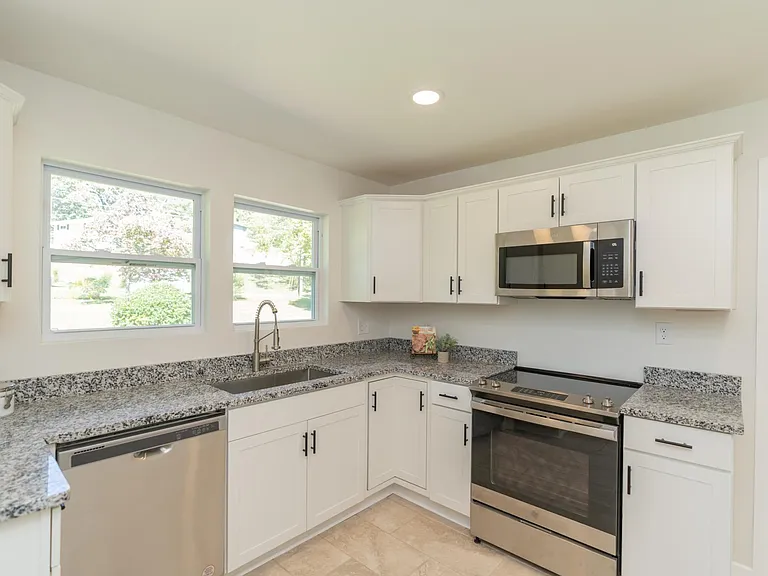 913 Woodmore Ter — Photo 26