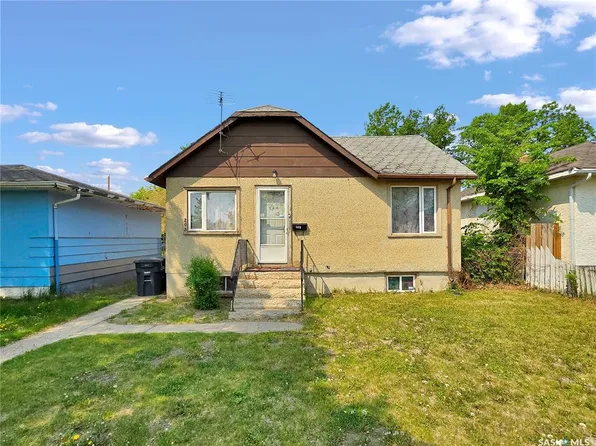 203 U AVENUE S, Saskatoon, SK S7M 1R8
