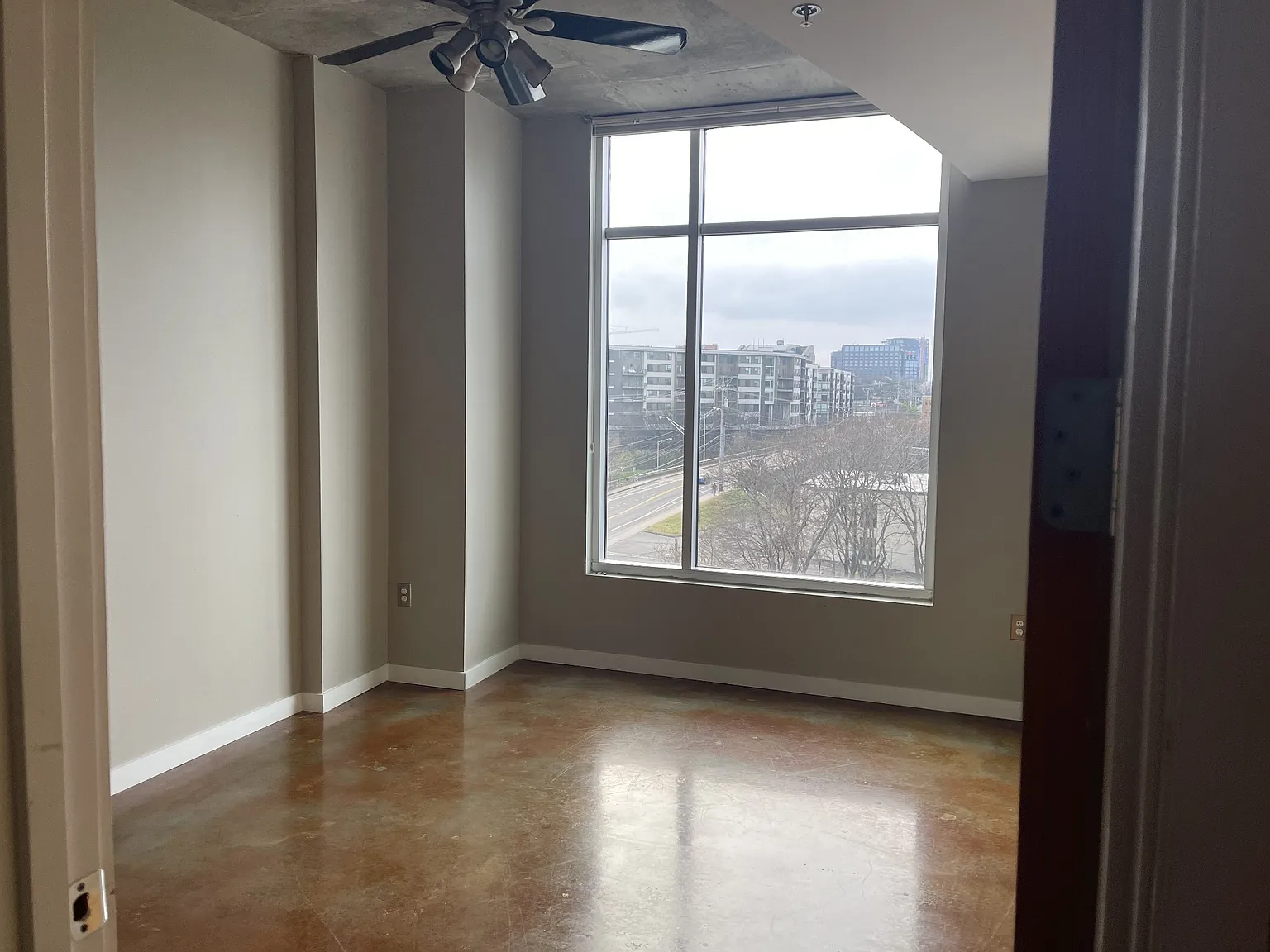 1 bed, 843 sqft, $2,200 — Photo 2