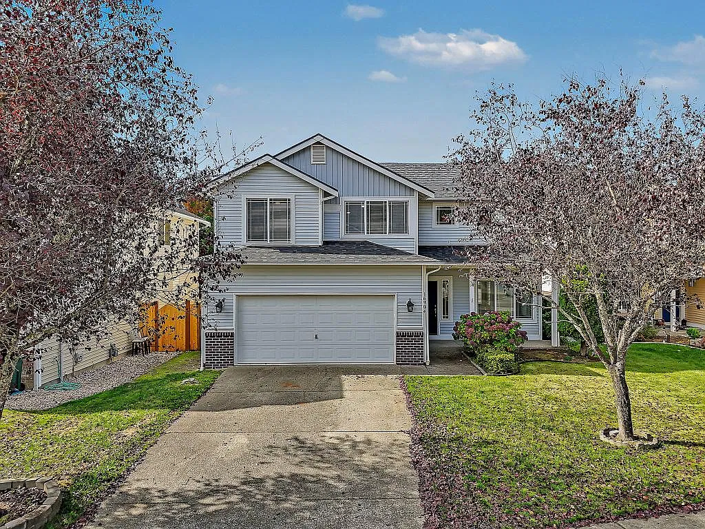 4 bed, 2.5 bath, 2360 sqft, $3,150 — Photo 1