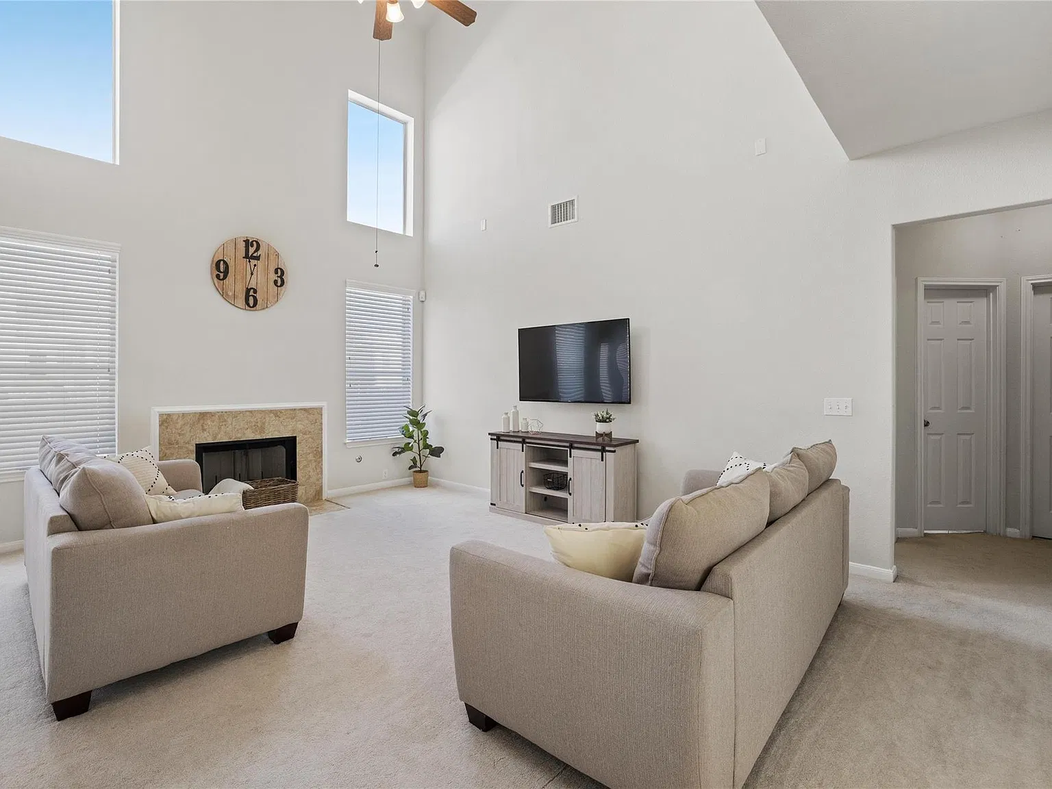 4 bed, 3.0 bath, 2604 sqft, $2,500 — Photo 4