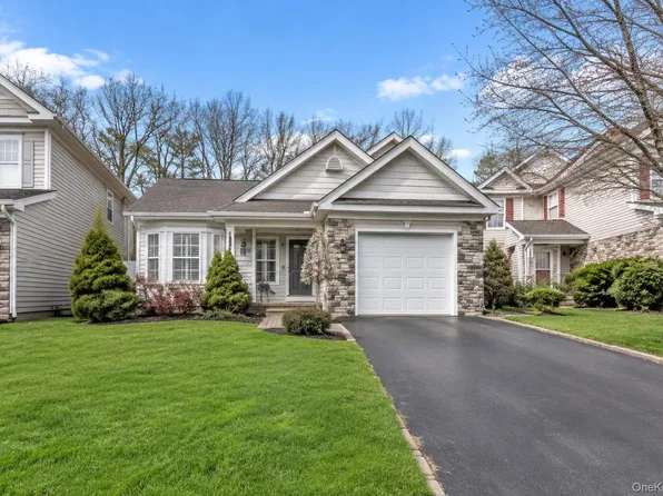 41 Madison Circle, Middle Island, NY 11953