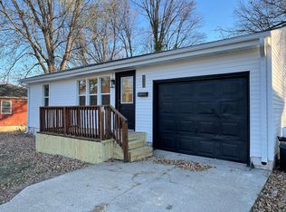 430 E Lacy St, Marshall, MO 65340