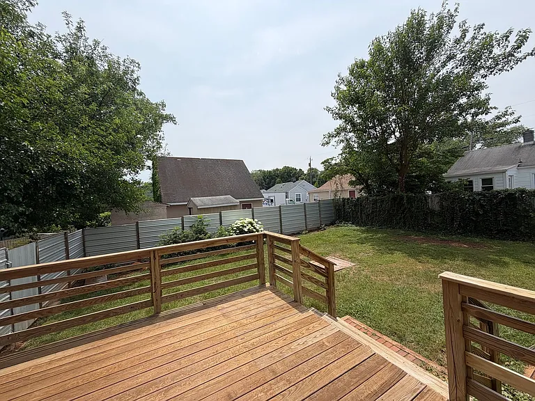 1500 Meridian St — Photo 23