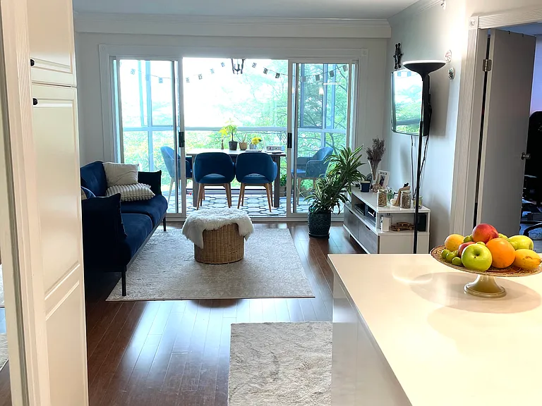 811 Helmcken St #407 — Photo 4