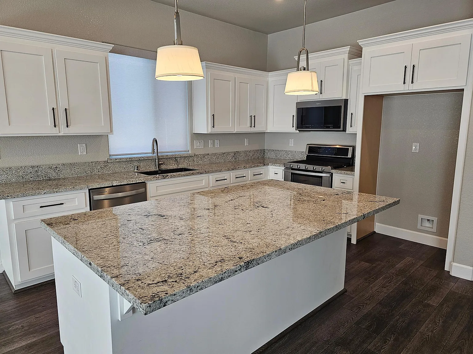 4 bed, 1887 sqft, $3,195 — Photo 2