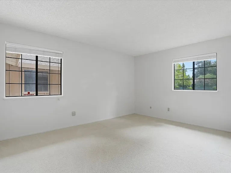 654 Jerome St — Photo 22