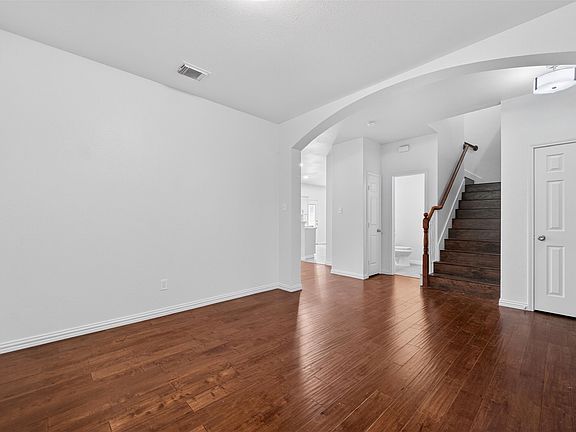 3rd image of 1060 Westbrook Ct