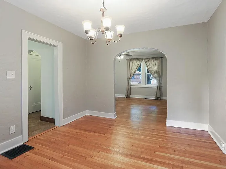 804 Center Ave — Photo 17