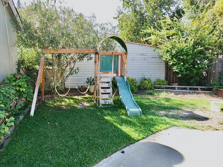 1289 Pine Ave — Photo 19