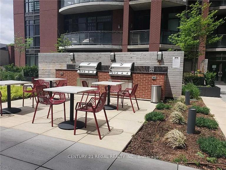 112 King St E #414 — Photo 18