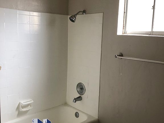 3rd image of 1029-1051 B Ave #1043
