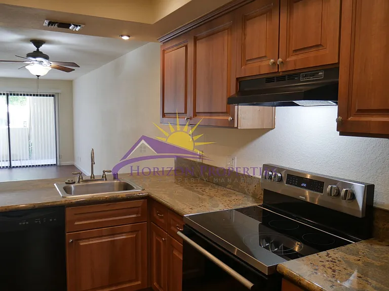 5226 Hemlock St #34 — Photo 10