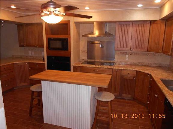 3rd image of 8751 Bay Pointe Dr