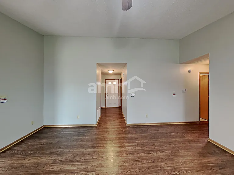 1168 Fielding Ln — Photo 5