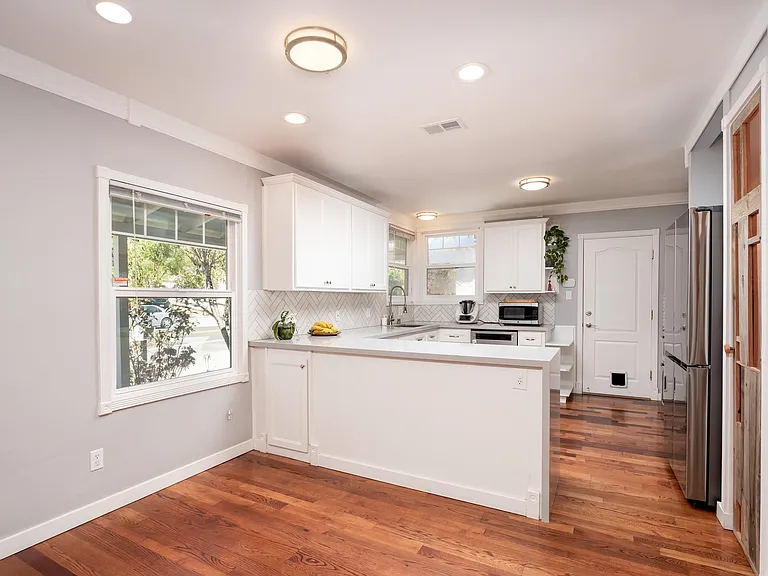 2667 San Carlos Ave — Photo 6