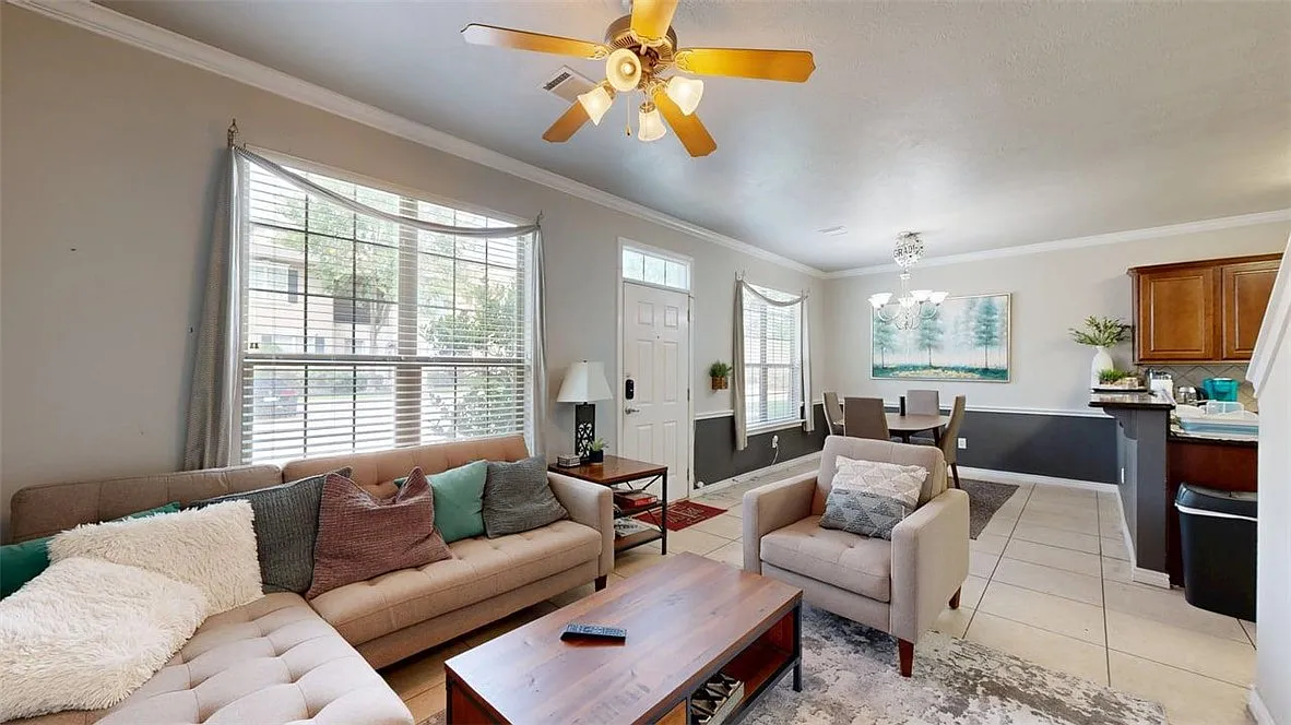 4 bed, 1496 sqft, $1,800 — Photo 4