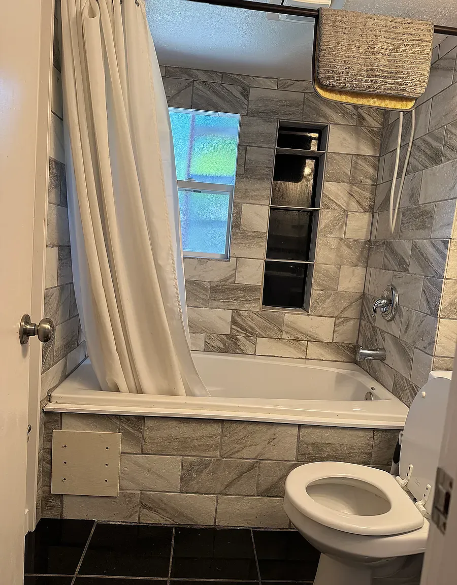 Studio, 305 sqft, $1,285 — Photo 2