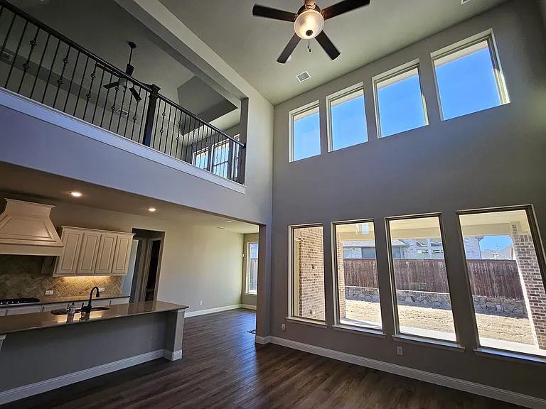 810 Elm Park Dr — Photo 3