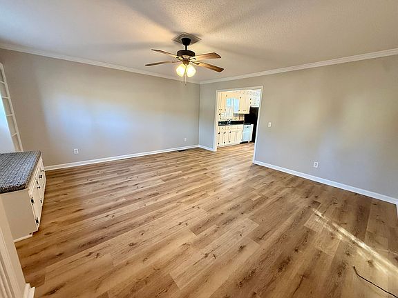 5th image of 810 Marigold St