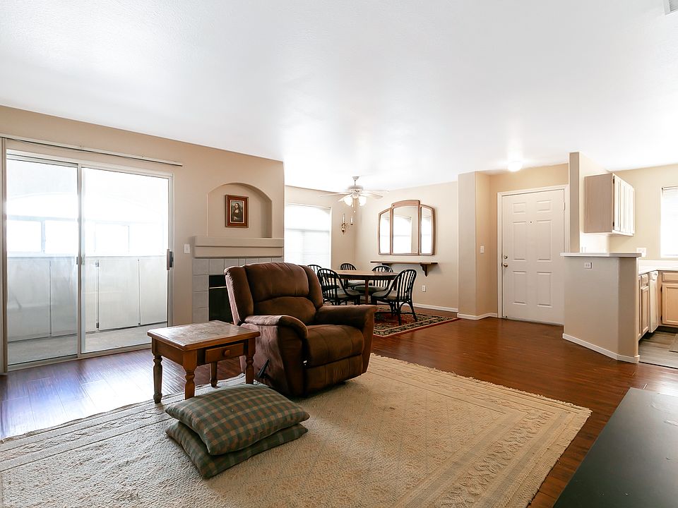 #GuardainRealty 4504 W Lake Mead Blvd Unit 201 Las Vegas Condo Rental Livingroom hardwood floors_02062020