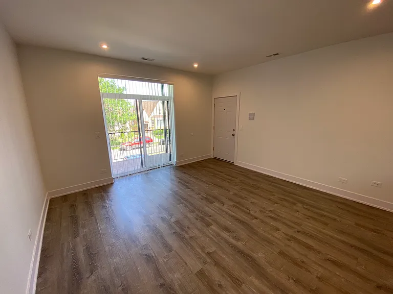 4418 N Austin Ave #102 — Photo 42