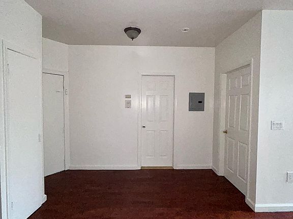 3rd image of 692 Summit Ave APT 3R